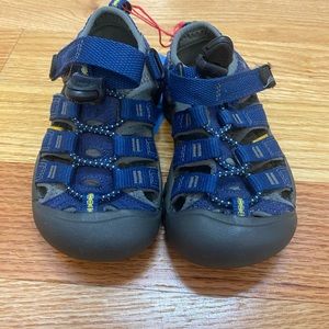 Keen toddler boy water shoes/sandals